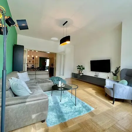 Luxury In Old Town Apartment