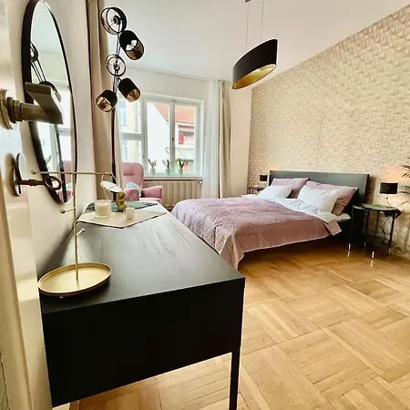 Luxury In Old Town Apartment
